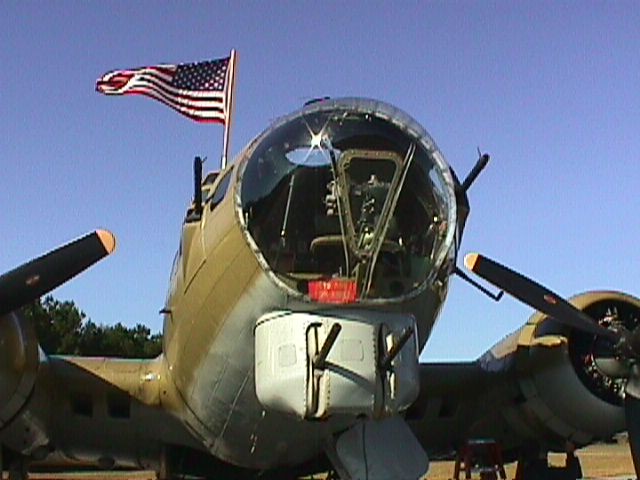 B17_nose.jpg (63600 bytes)